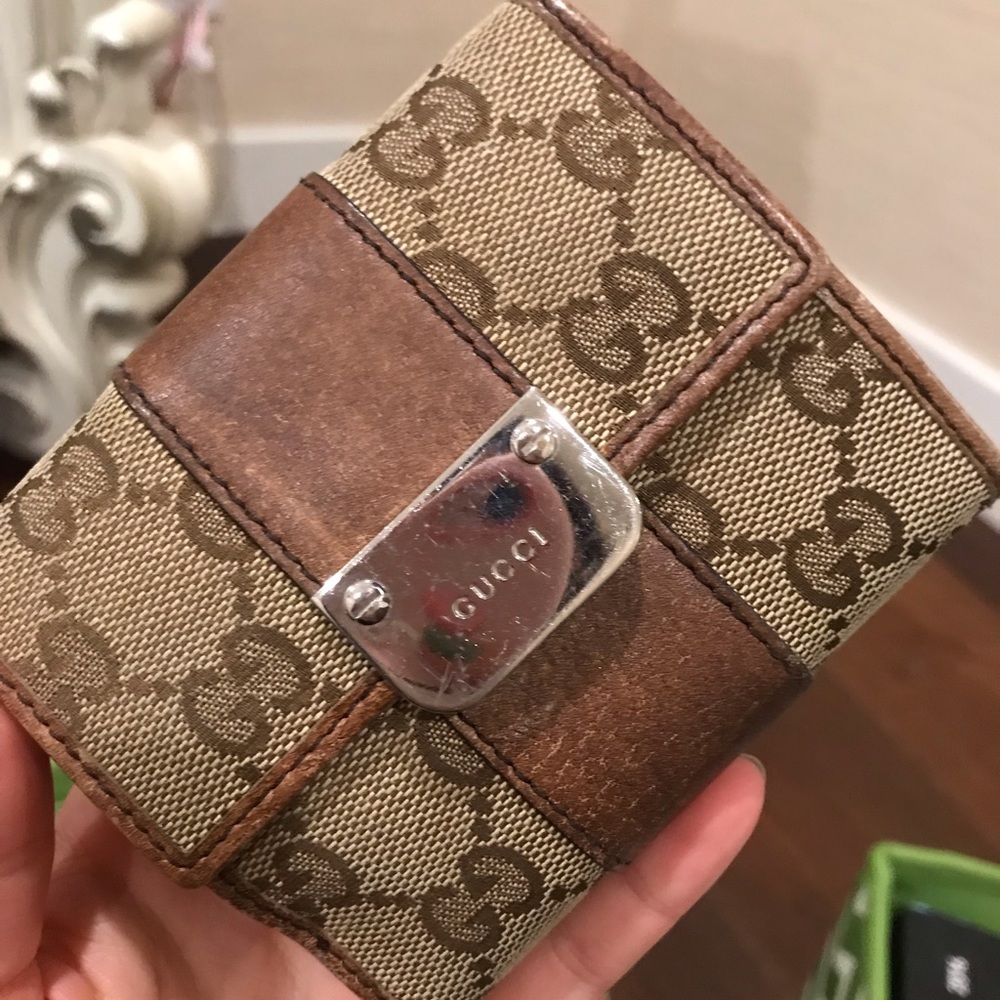 Gucci vintage trifold wallet